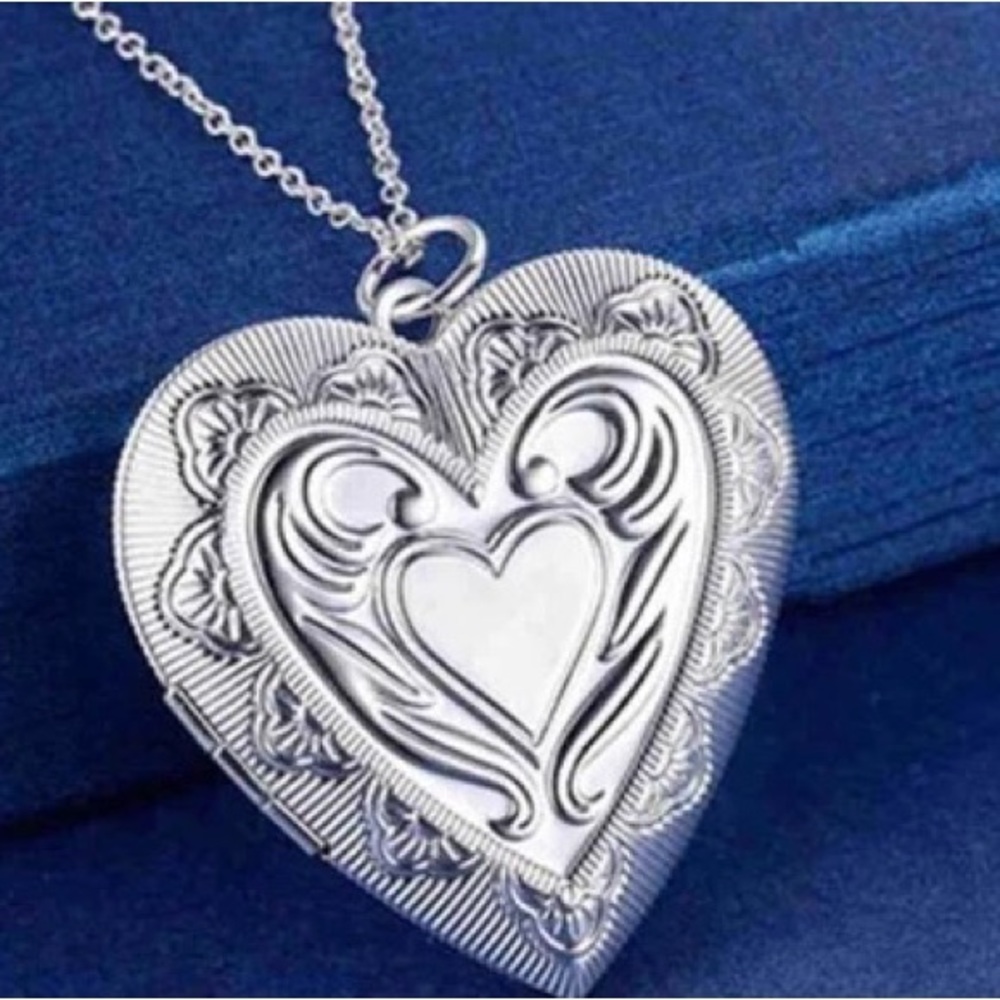 S925 Sterling Silver Charm Heart Shaped Frame Chain Necklace For Women 18” Chain